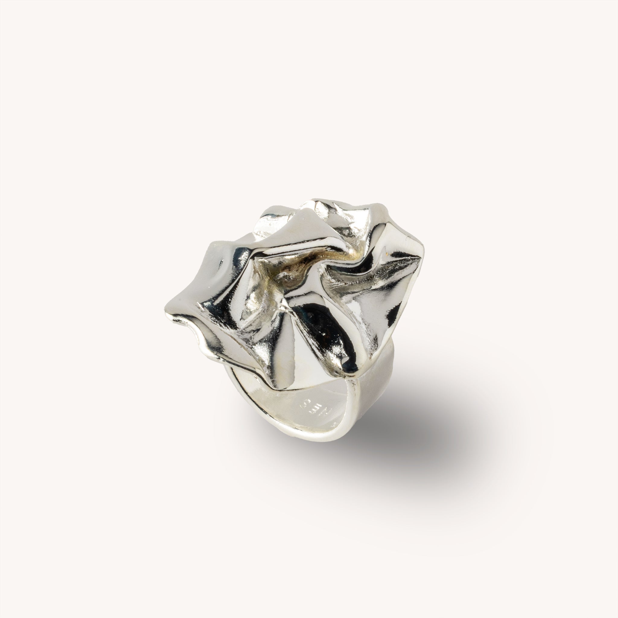 bague-romy-plaquee-argent-sculptee-a-la-main-bijou-moderne-fait-main-au-canada