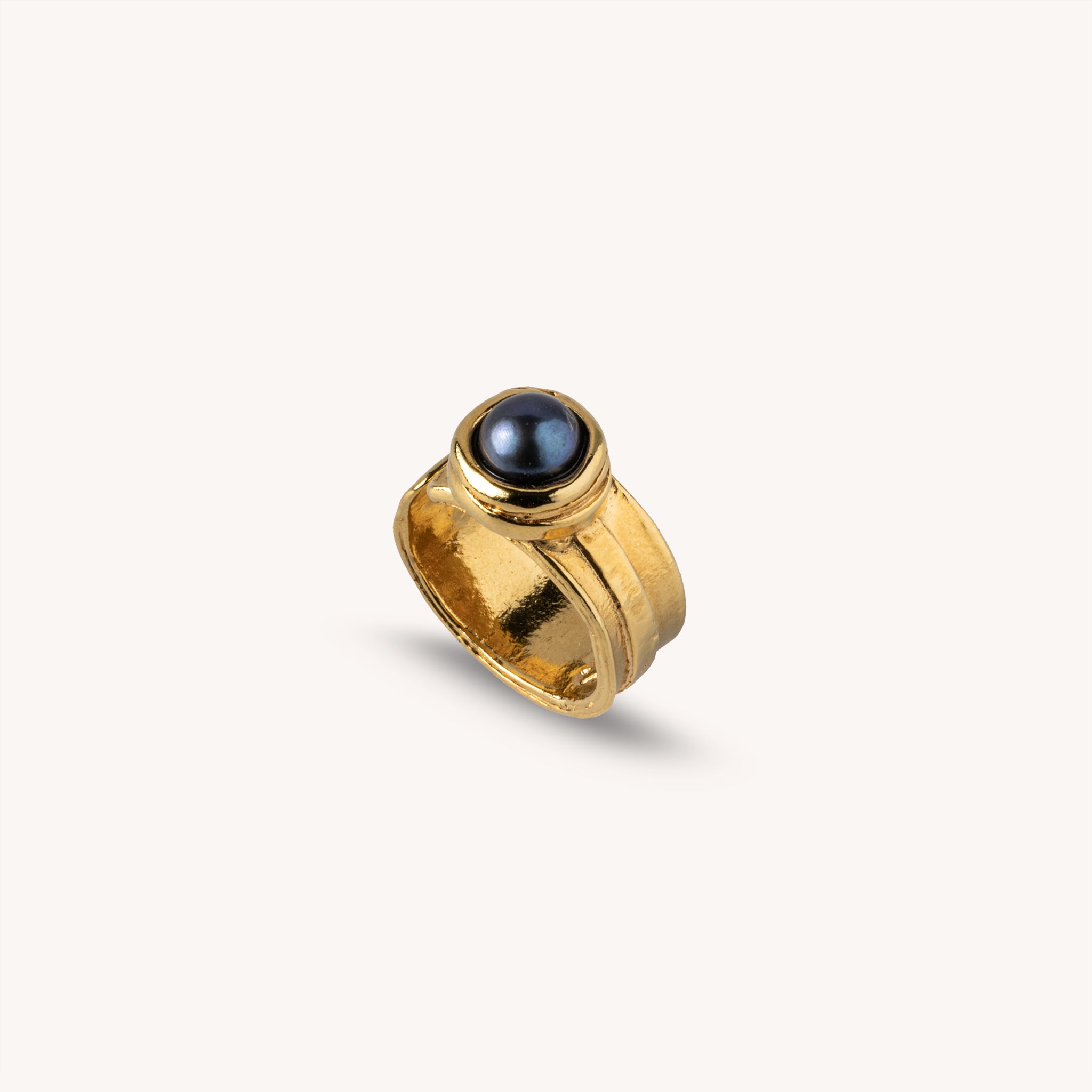 Small silver-plated cocktail ring with black pearl – Adjustable carved ring