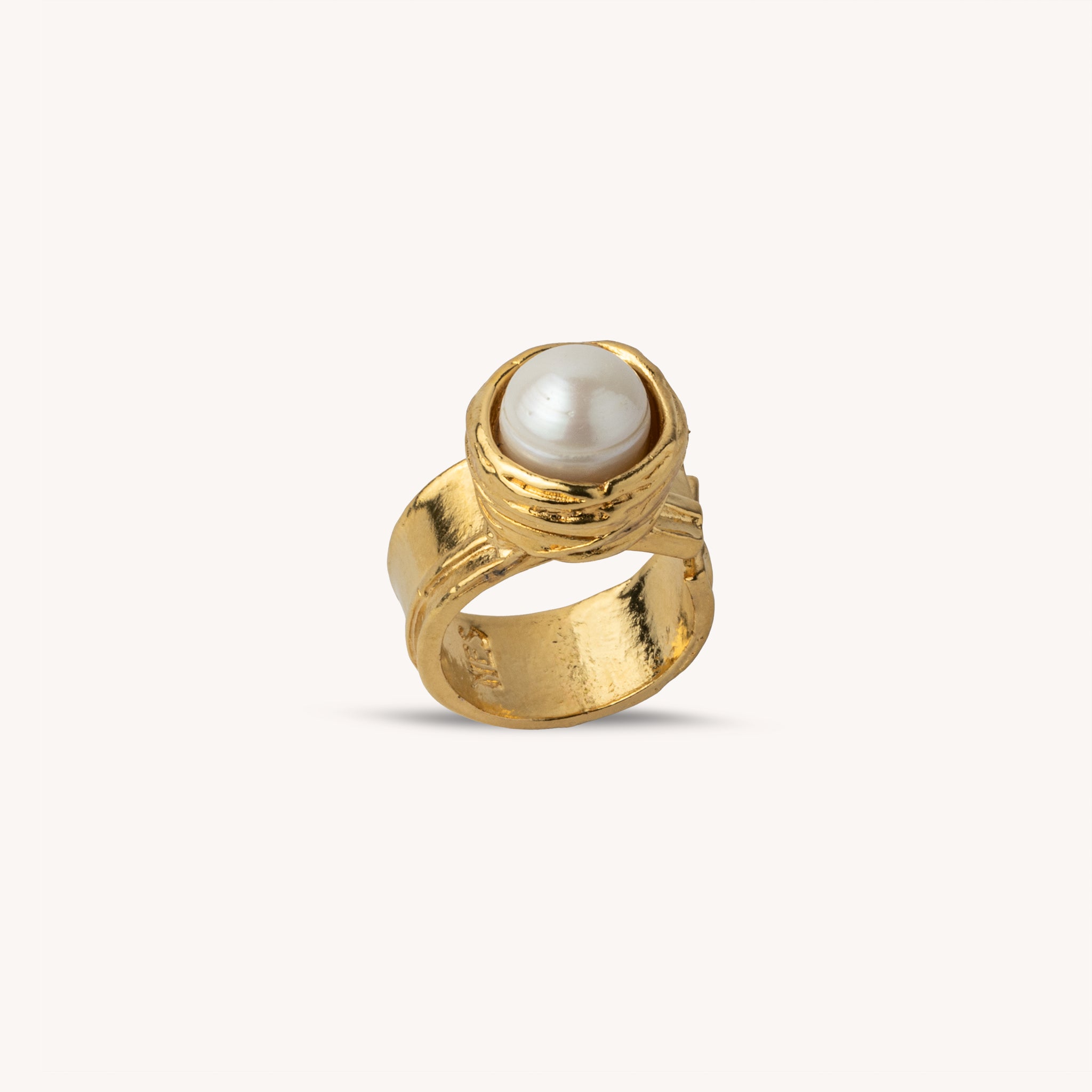 bague-cocktail-plaquee-or-14k-perle-blanche-sculptee-a-la-main-fait-main-canada