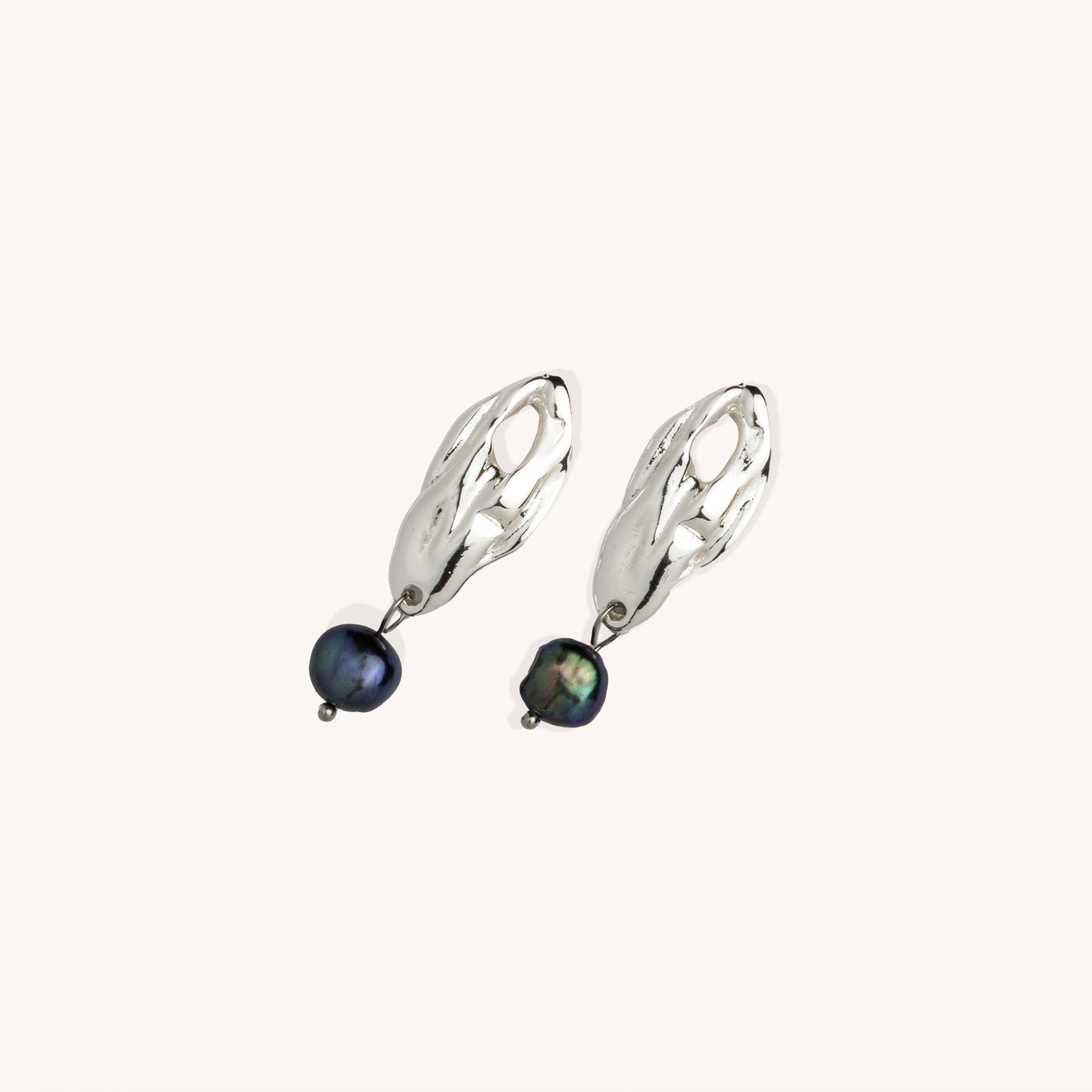 Silver-plated Anabelle earrings with peacock pearl