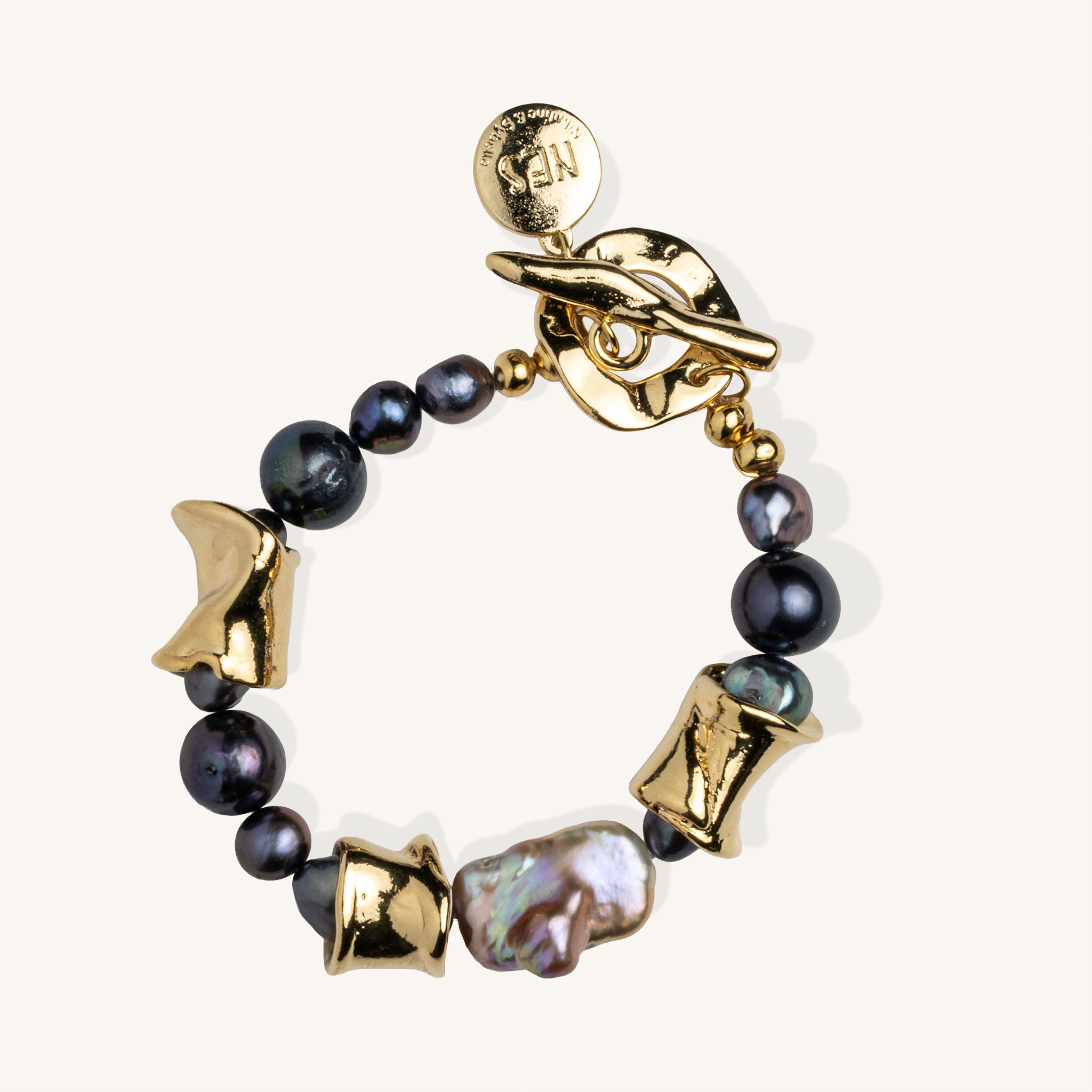 grand-bracelet-simone-perles-noires-plaque-or-14k-bracelet-bold-fait-main