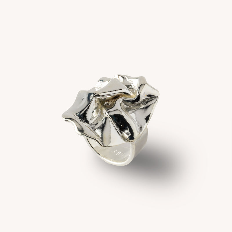 bague-romy-plaquee-argent-sculptee-a-la-main-bijou-moderne-fait-main-au-canada