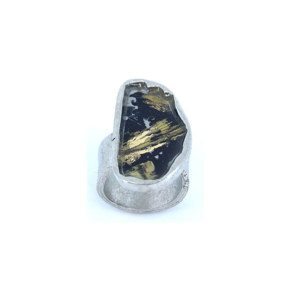 Bague galet de rivière noir et or