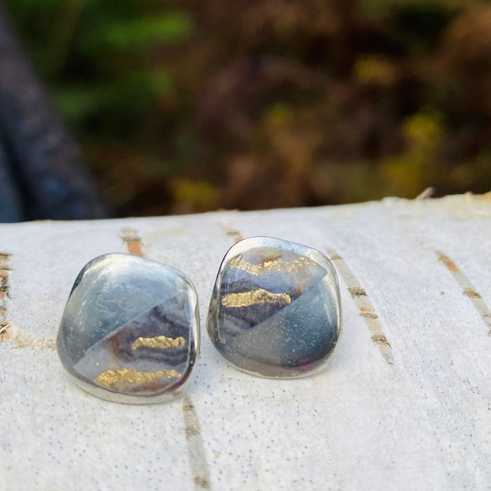 Boucles d'oreilles Méli noir et or - à porter de 2 façons