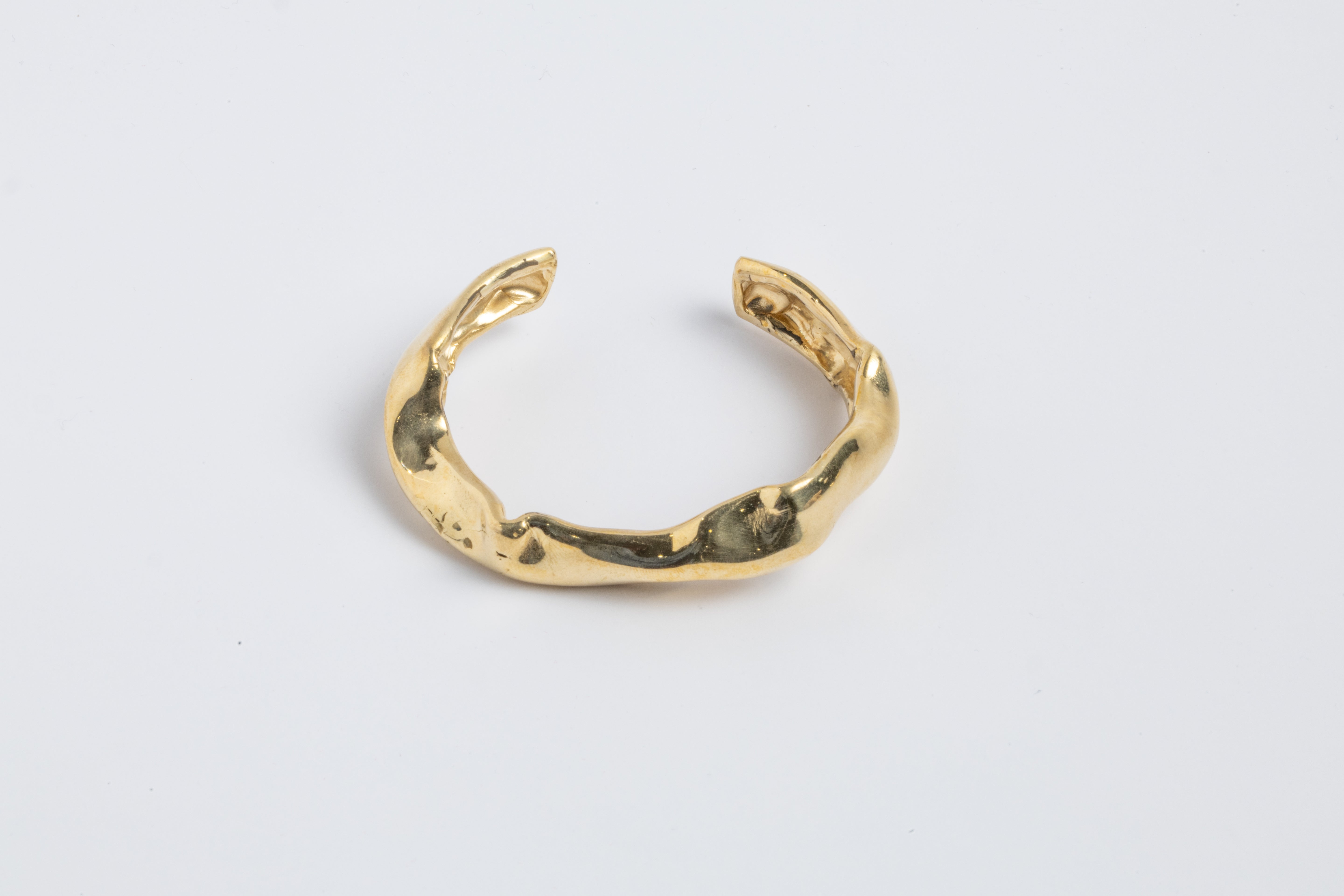 Bracelet Lina — Manchette Plaqué Or 14k avec Perle d’Eau Douce