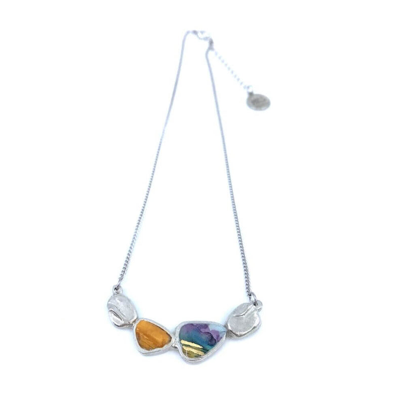 P218-Pendentif galet de rivière violet et or