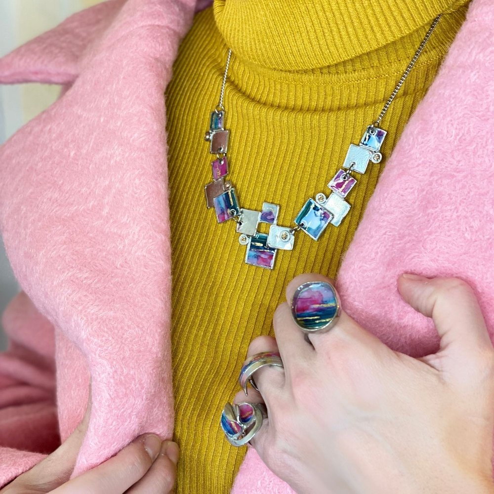 Collier Classique, violet et or