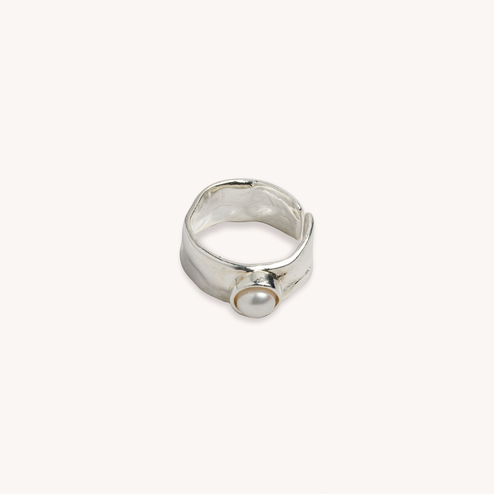 Bague Iris plaquée argent avec perle d’eau douce blanche – Bague sculptée ajustable