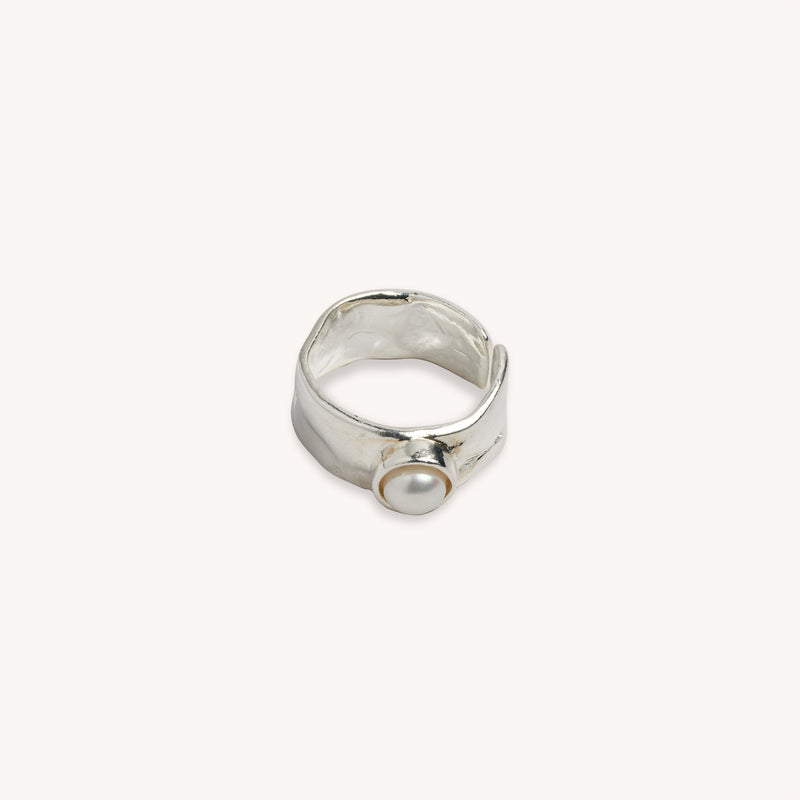 Bague Iris plaquée argent avec perle d’eau douce blanche – Bague sculptée ajustable