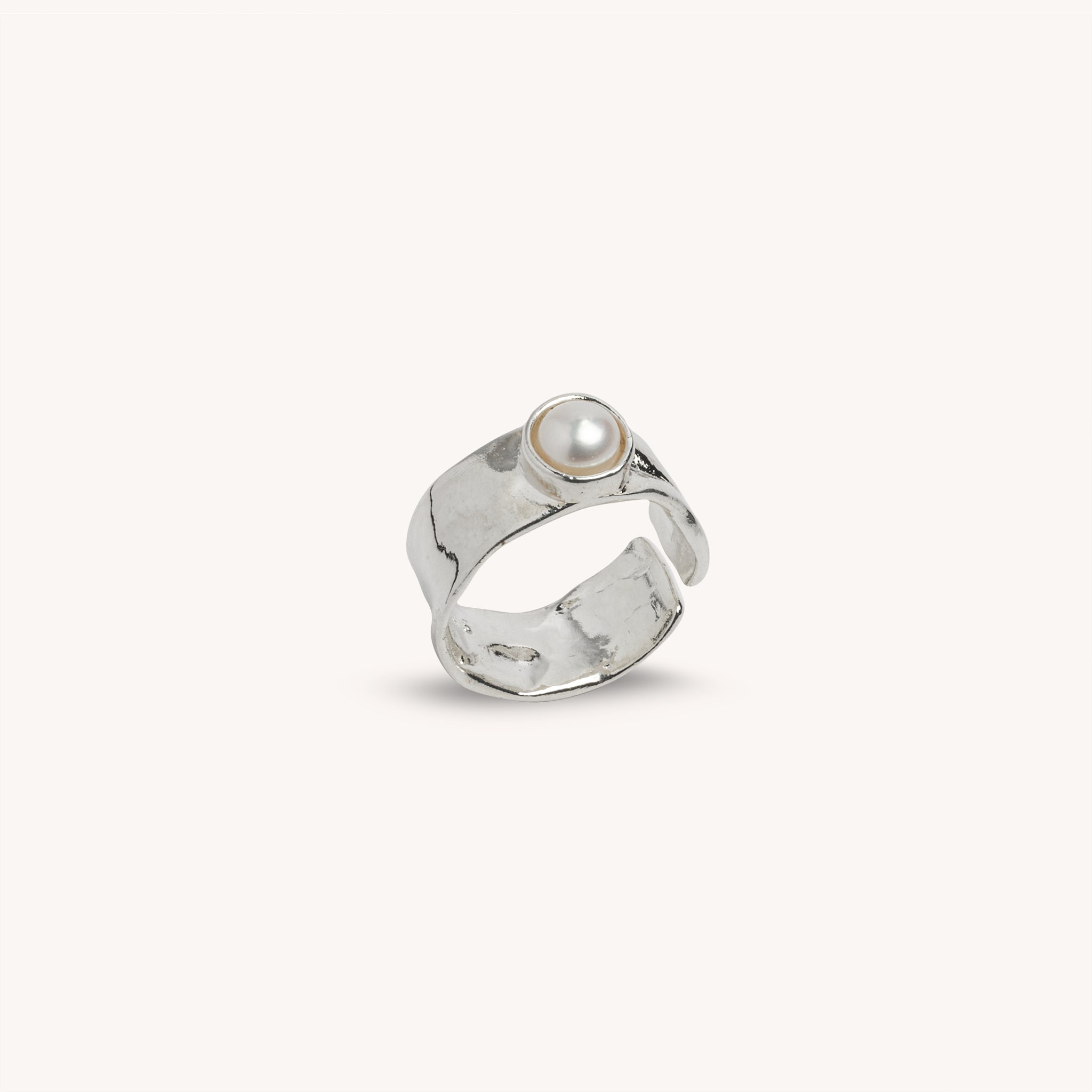 Bague Iris plaquée argent avec perle d’eau douce blanche – Bague sculptée ajustable