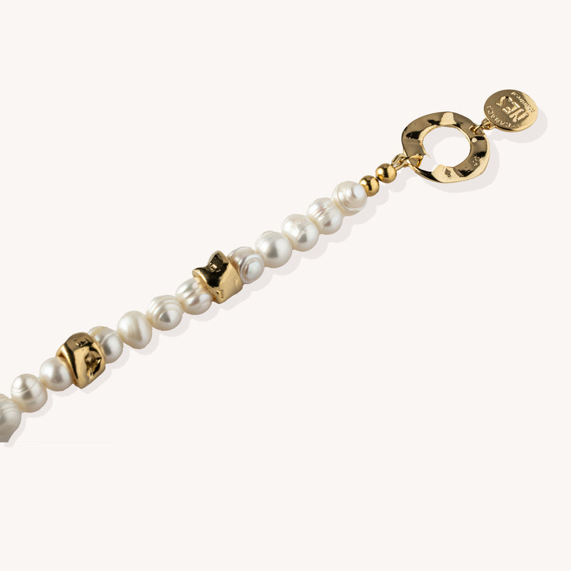 Simone bracelet with white beads – 14K Gold Plated