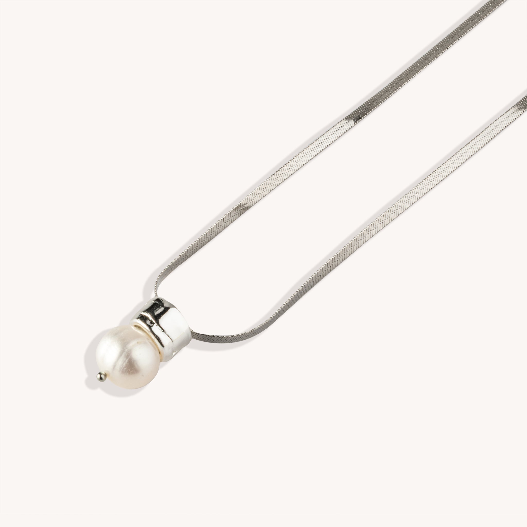 Mini Simone pendant with white pearl, silver-plated – Delicate pearl necklace